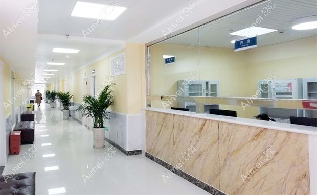 成都军建医院植发科走廊